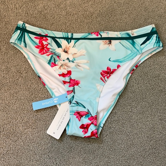 Cupshe Other - Cupshe tropical floral bikini bottoms size M